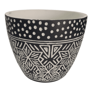 ceramic black & white with diamond detail 18x15cm (copy)